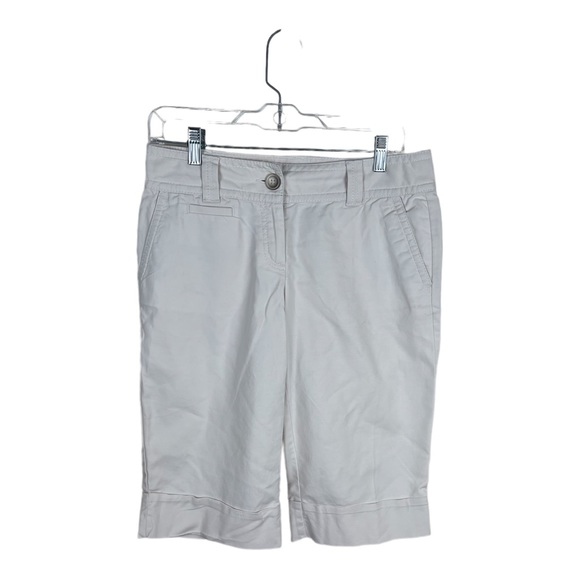Ann Taylor Women’s Low Waist Signature Fit White Bermuda Shorts Size 4 - Picture 1 of 6